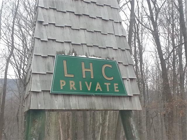 Lake Hauto Sign - A Private Vacation Community