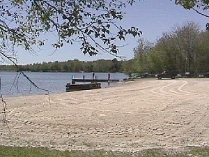 Poconos PA Vacation Home For Rent - 4 beaches on 2 lakes. Community has boat rentals for fishing or just relaxing